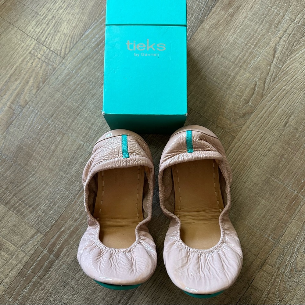 Rose Patent Tieks Flats